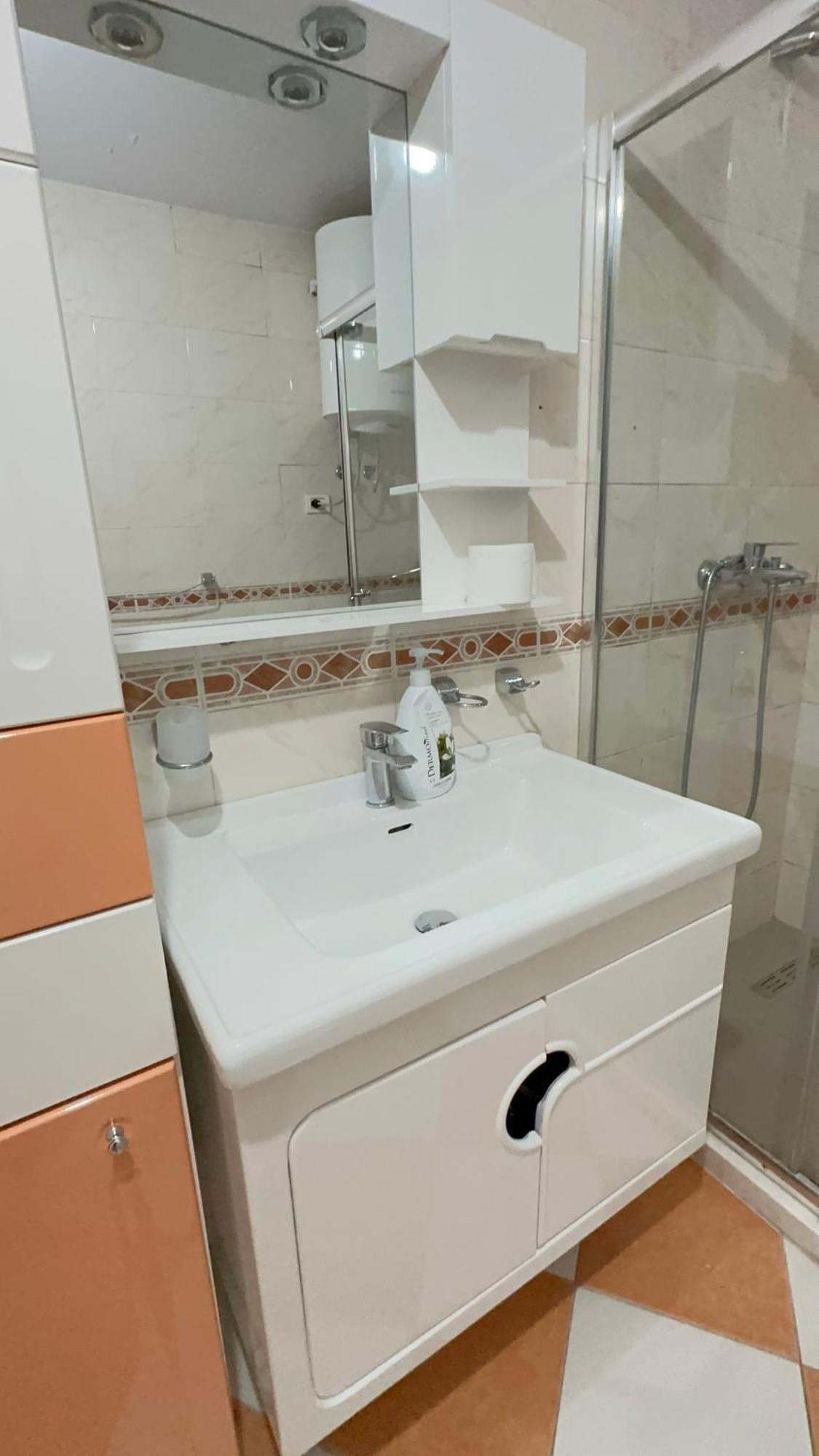 Square Inn Tirana Eksteriør billede