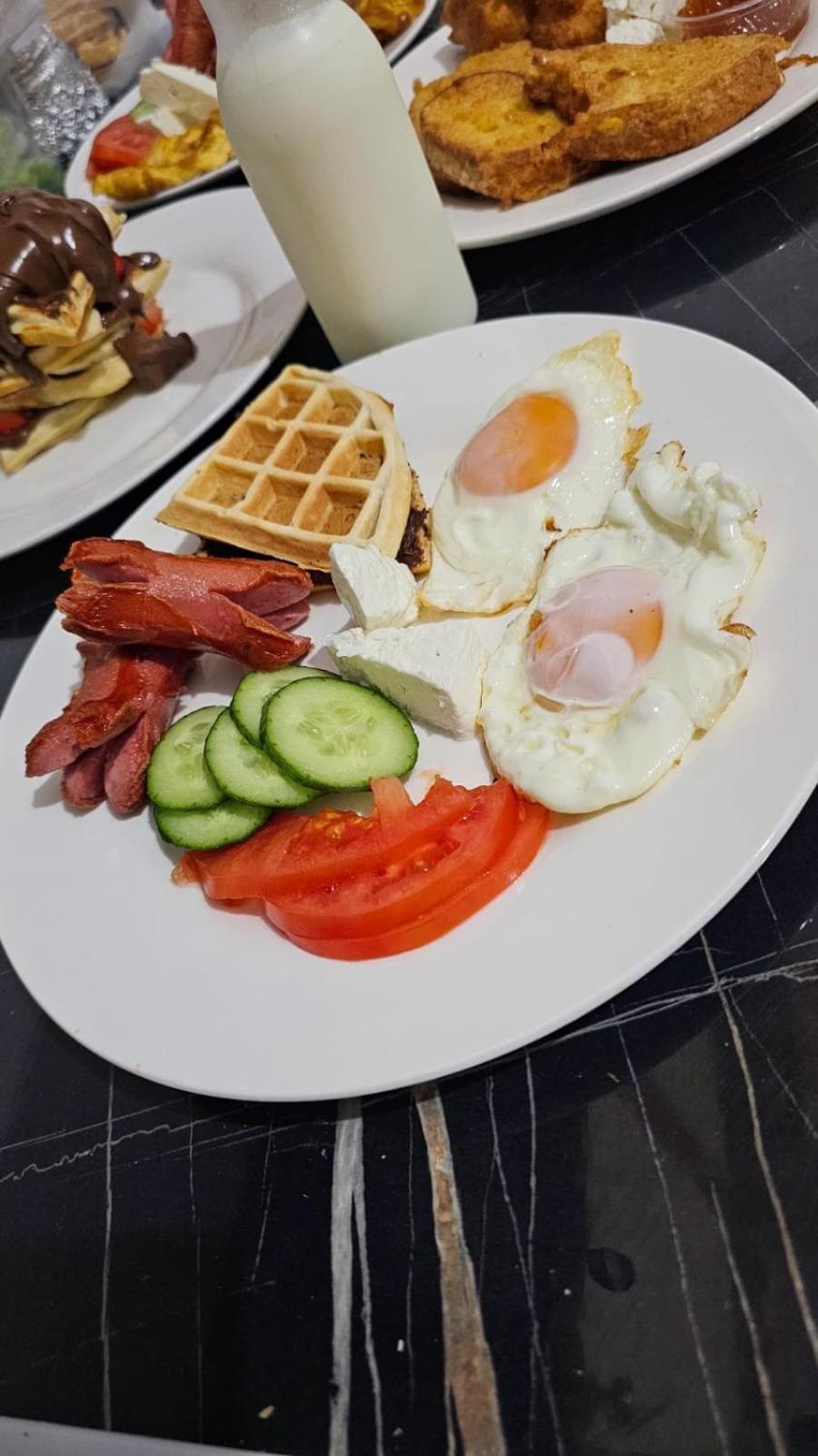 Square Inn Tirana Eksteriør billede